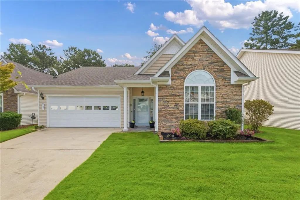 9821 Reflections Dr, Villa Rica