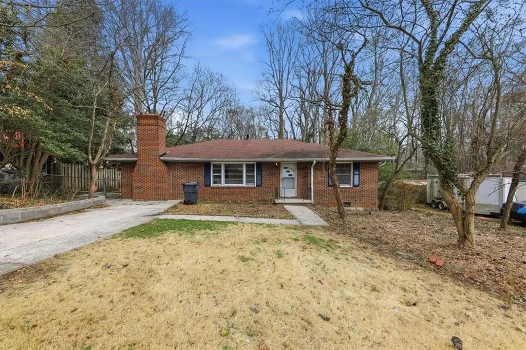 124 Larose Circle, Marietta