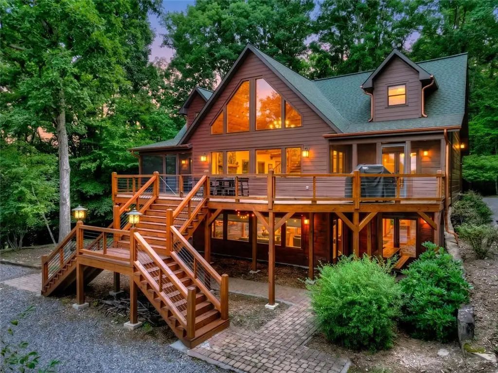 85 Squirrel Chase, Morganton
