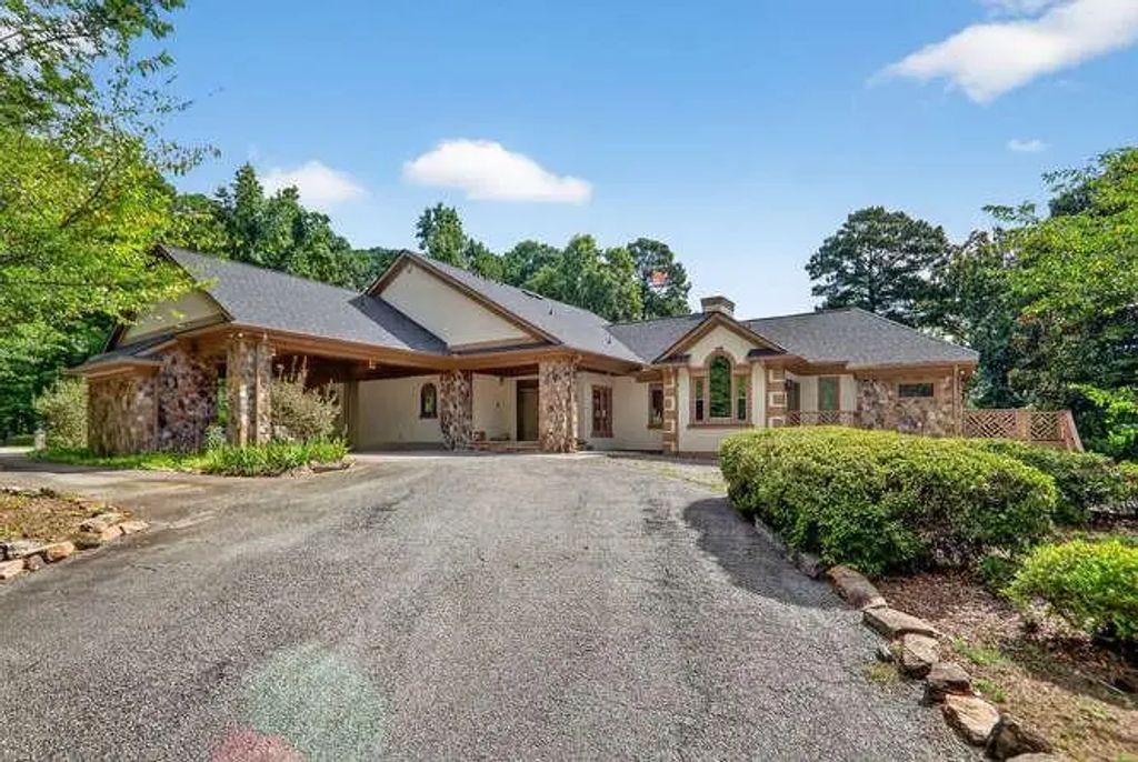 2551 E Maddox Road, Buford