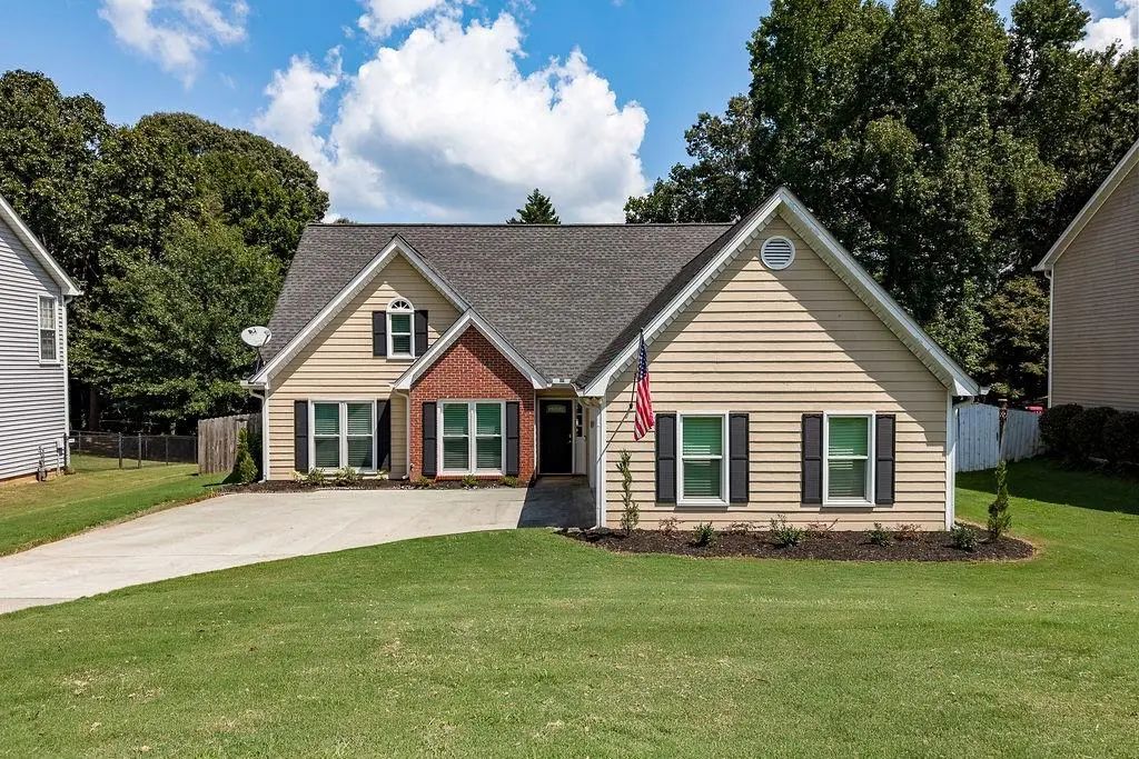 5685 Sugar Crossing Drive, Sugar Hill
