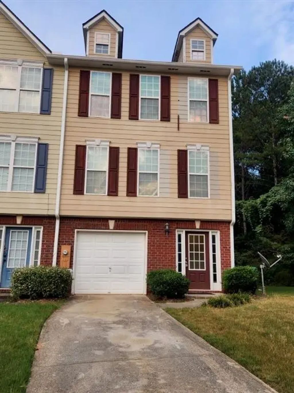 1736 Redan E, Lithonia