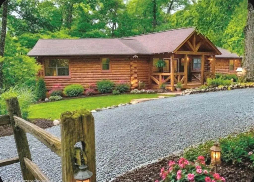 3857 Gumlog Road, Young Harris