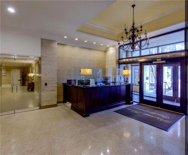 300 W Peachtree St 21 J W, Atlanta