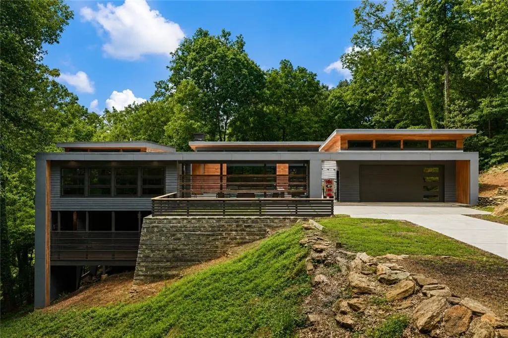 242 Valley Ridge Drive, Roswell