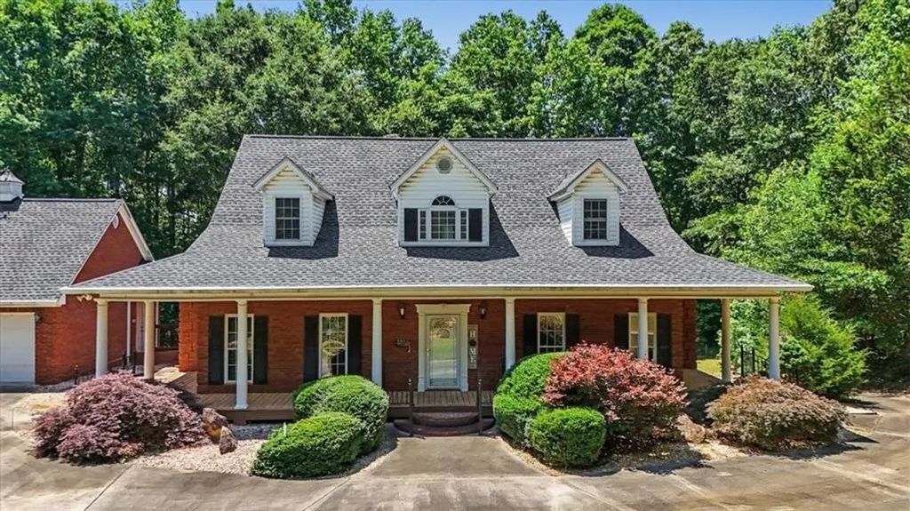 1136 Cole Lake Road, Dallas