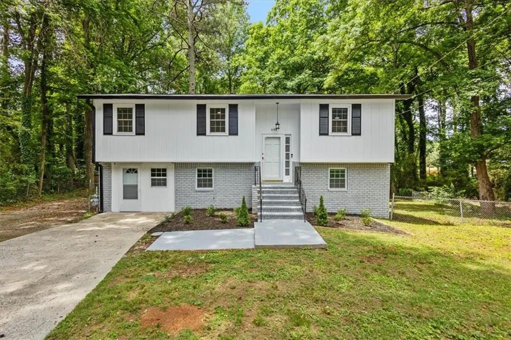 394 Burr Oak Court, Lawrenceville