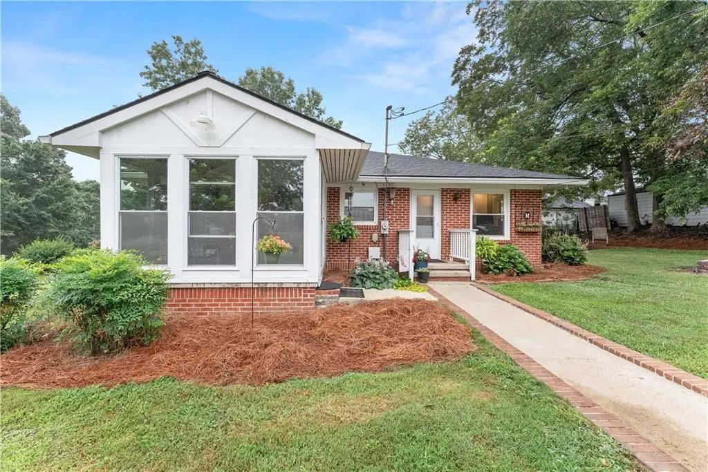 5907 Main Street, Lula