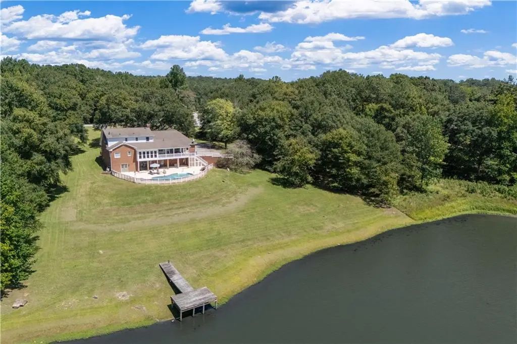 245 Pine Knott Road, Fayetteville