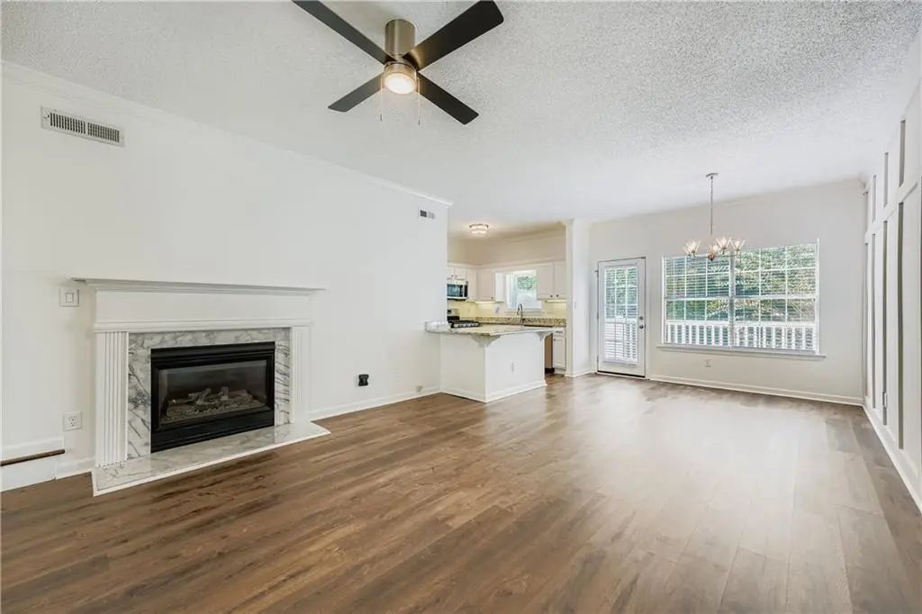 404 Las Brasis Court, Peachtree City