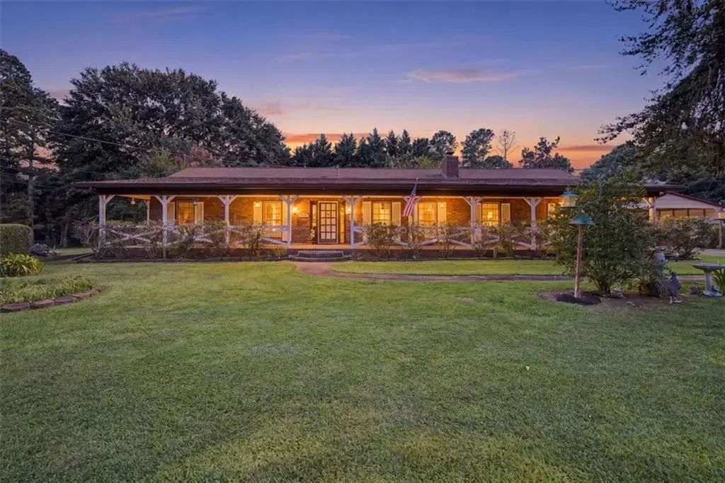 6198 N Summers Circle, Douglasville