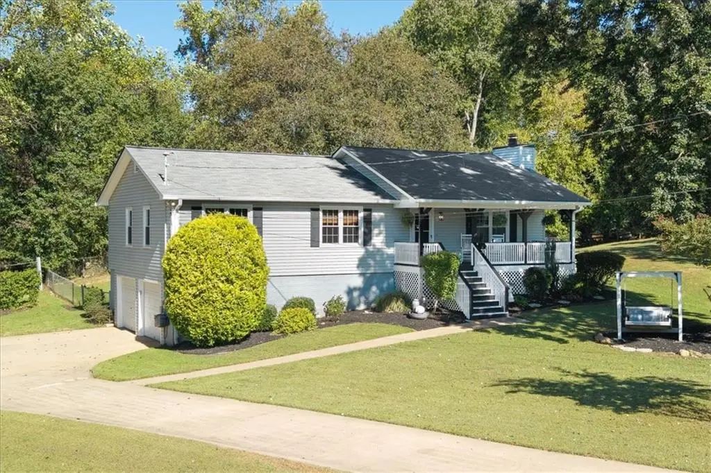404 Hill Crest Court, Woodstock