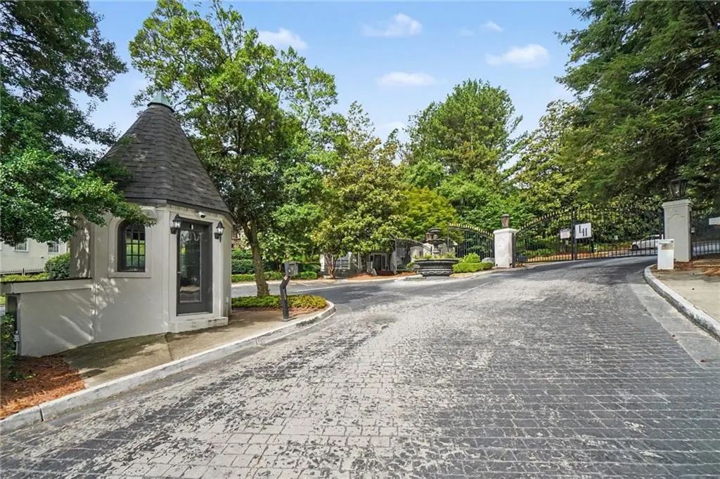 4105 Pine Heights Drive Ne, Atlanta