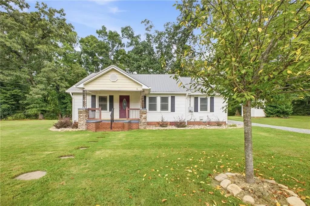 38 Nelson Street Se, Silver Creek