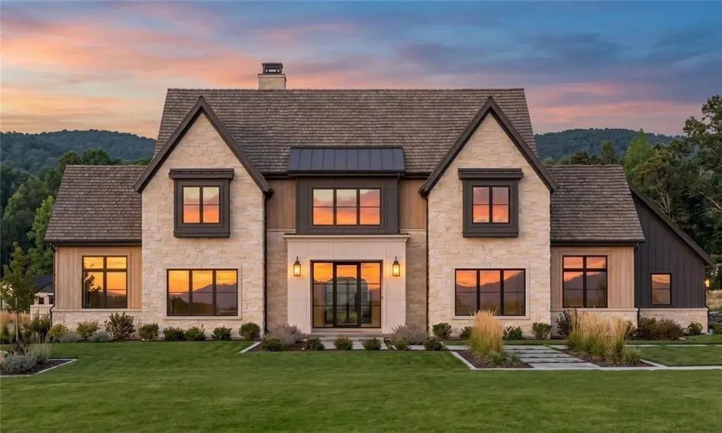 135 Oak Leaf Trail, Milton