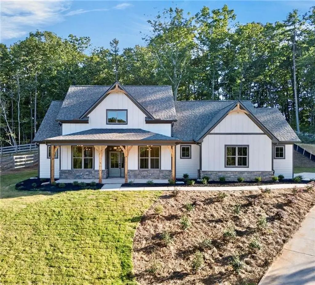 141 Hannahs Court, Dawsonville