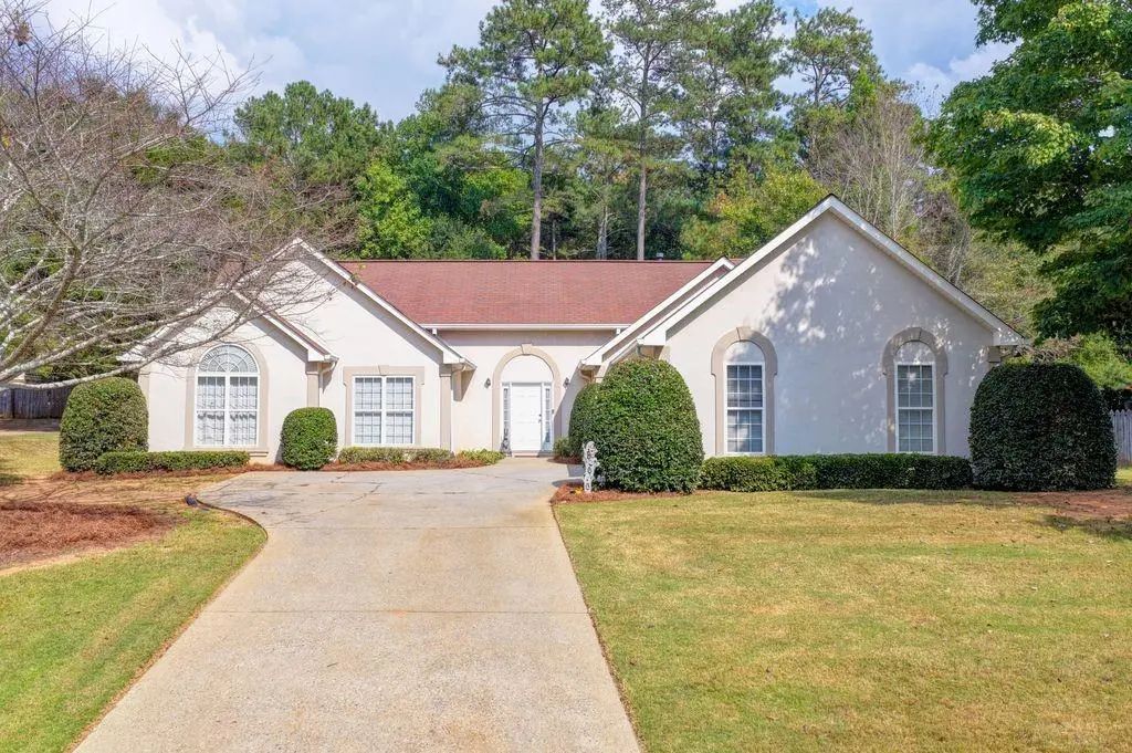 7135 Hunters Trace Drive, Cumming