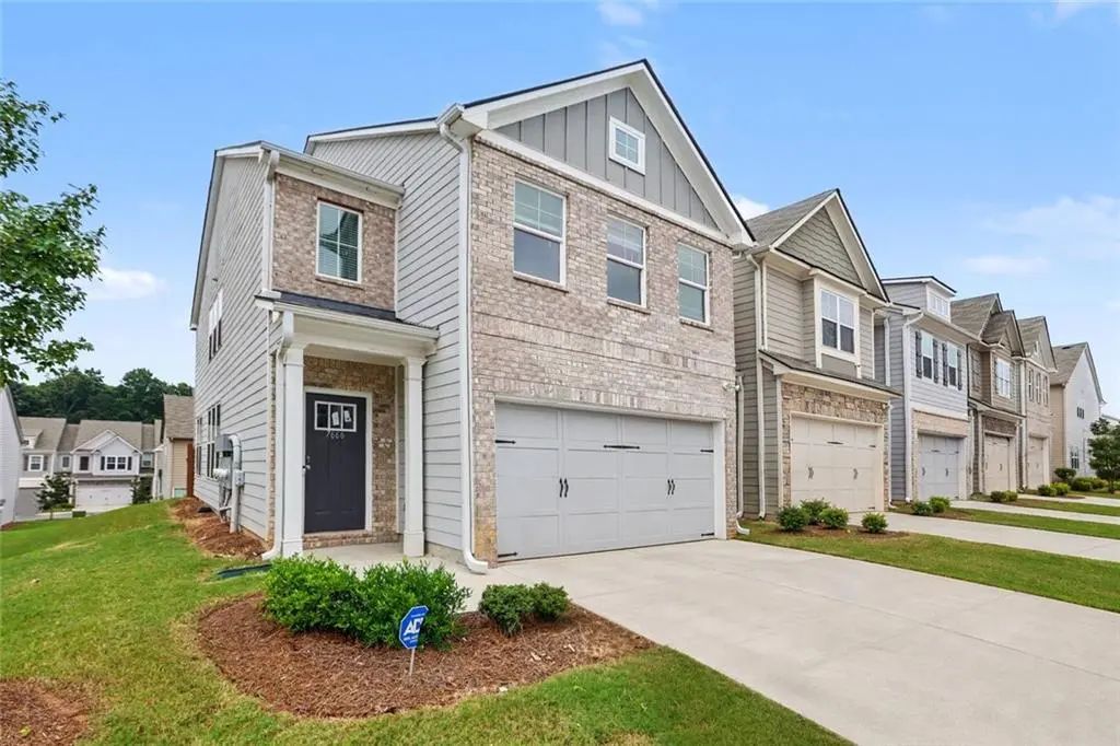 7666 Squire Court, Fairburn