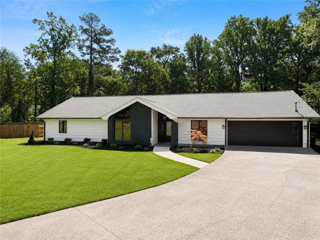 1300 Chipping Court, Roswell