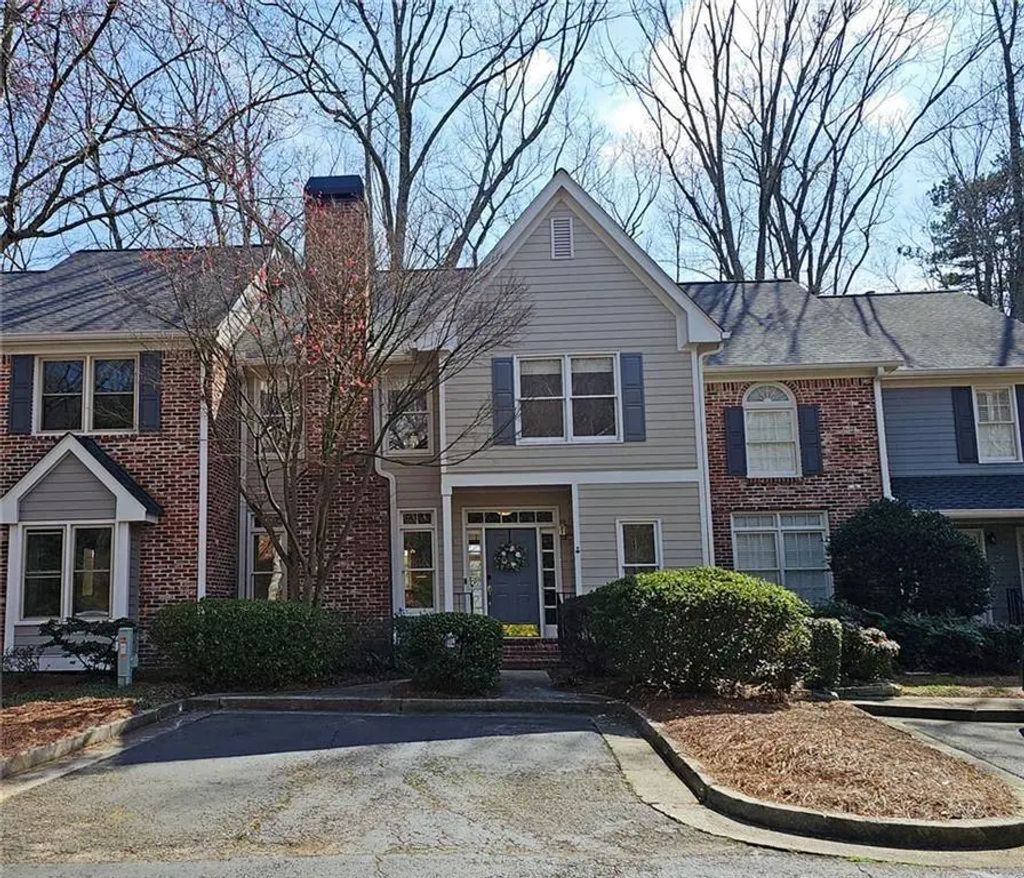 128 River Ridge Lane, Roswell