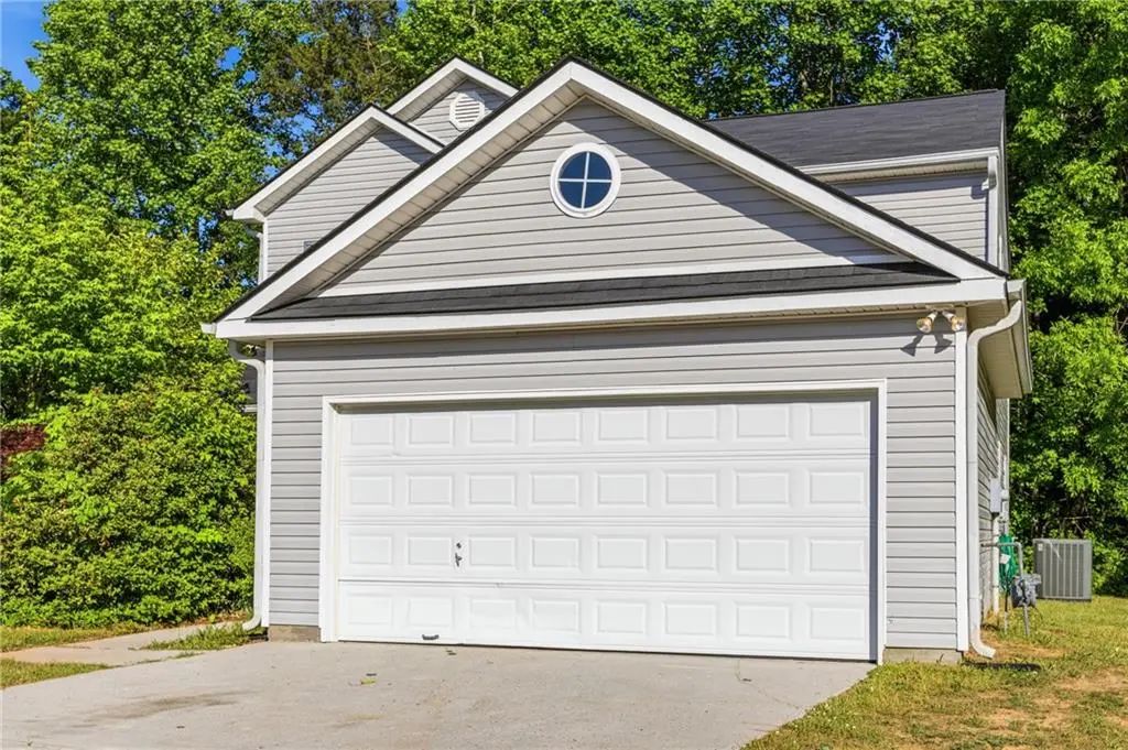 1094 Cliftwood Drive, Riverdale