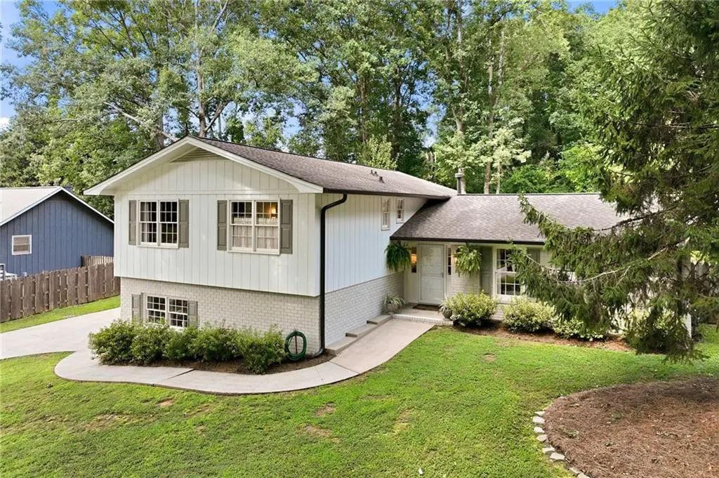 670 Robinhood Trail, Gainesville