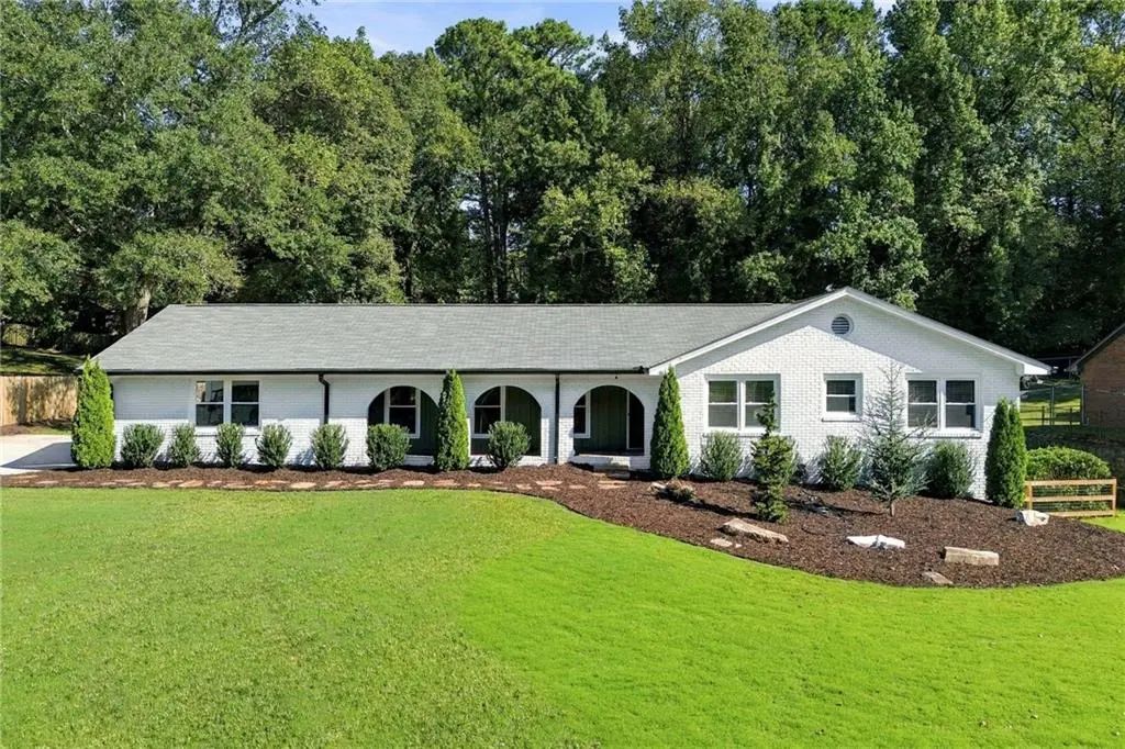 735 Lake Charles Way, Roswell