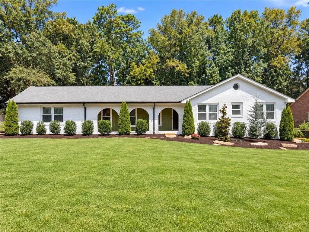 735 Lake Charles Way, Roswell