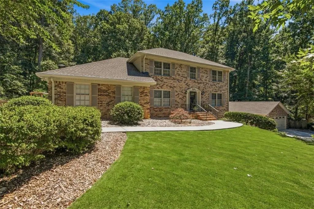 330 Waverly Hall Drive, Roswell