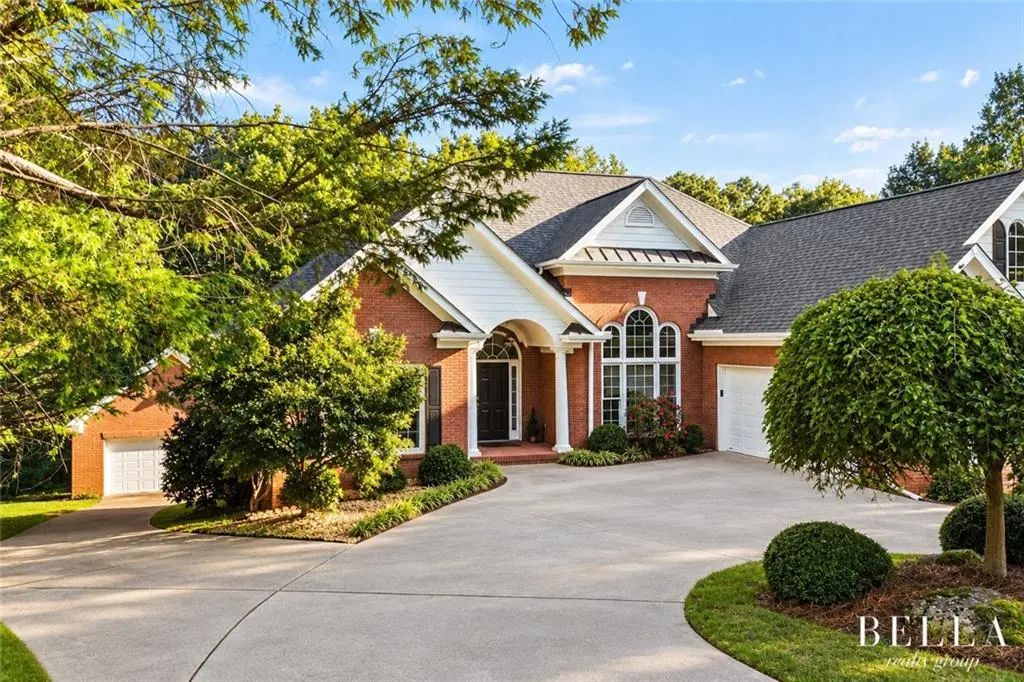 8645 Anchor On Lanier Court, Gainesville