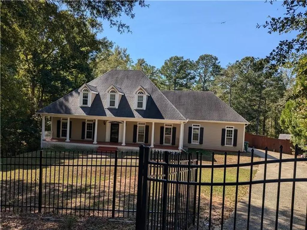 4401 Riverlake Way, Snellville