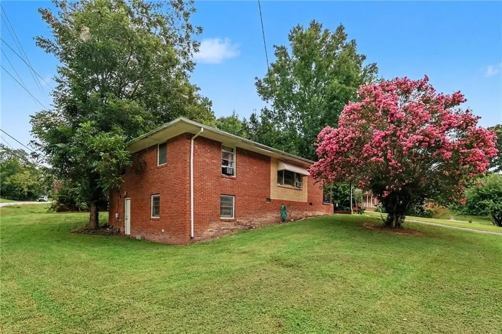 6812 Cherry Circle, Lithia Springs