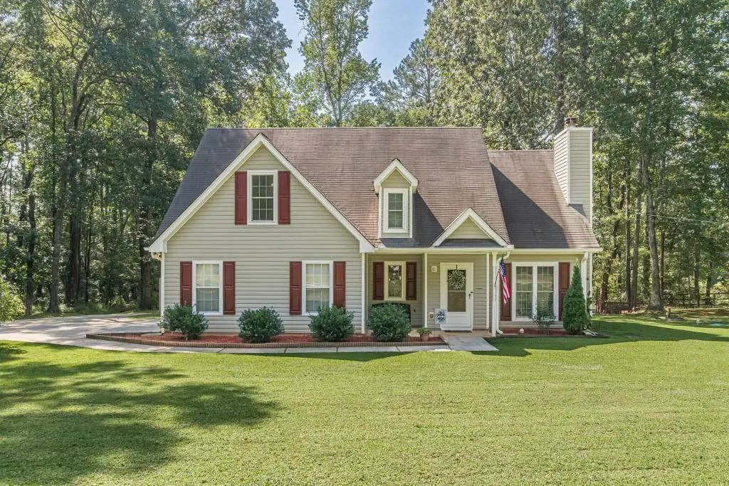 210 Kim Trail, Stockbridge