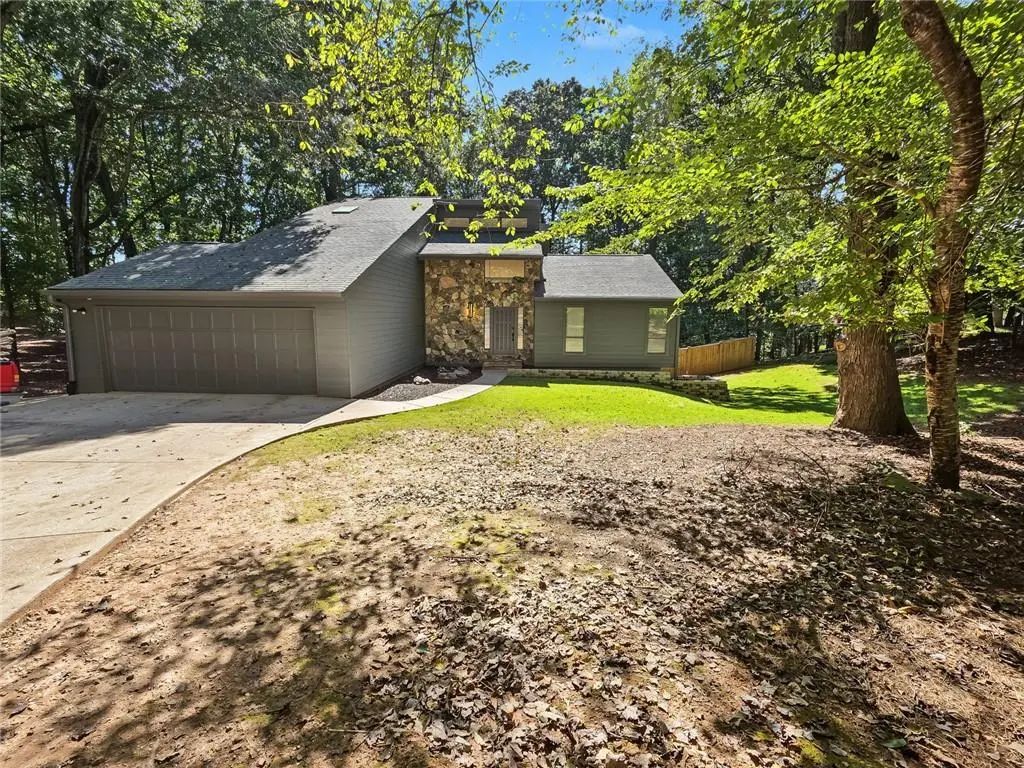 505 Woodman Place, Roswell