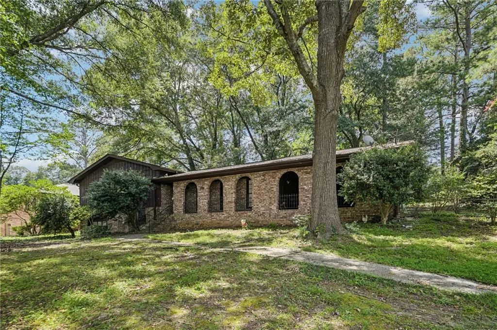 667 Kingswood Court, Lithia Springs