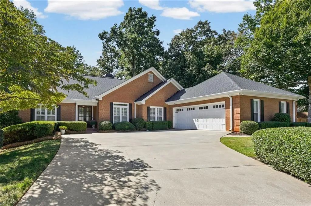 1010 Brooksglen Drive, Roswell