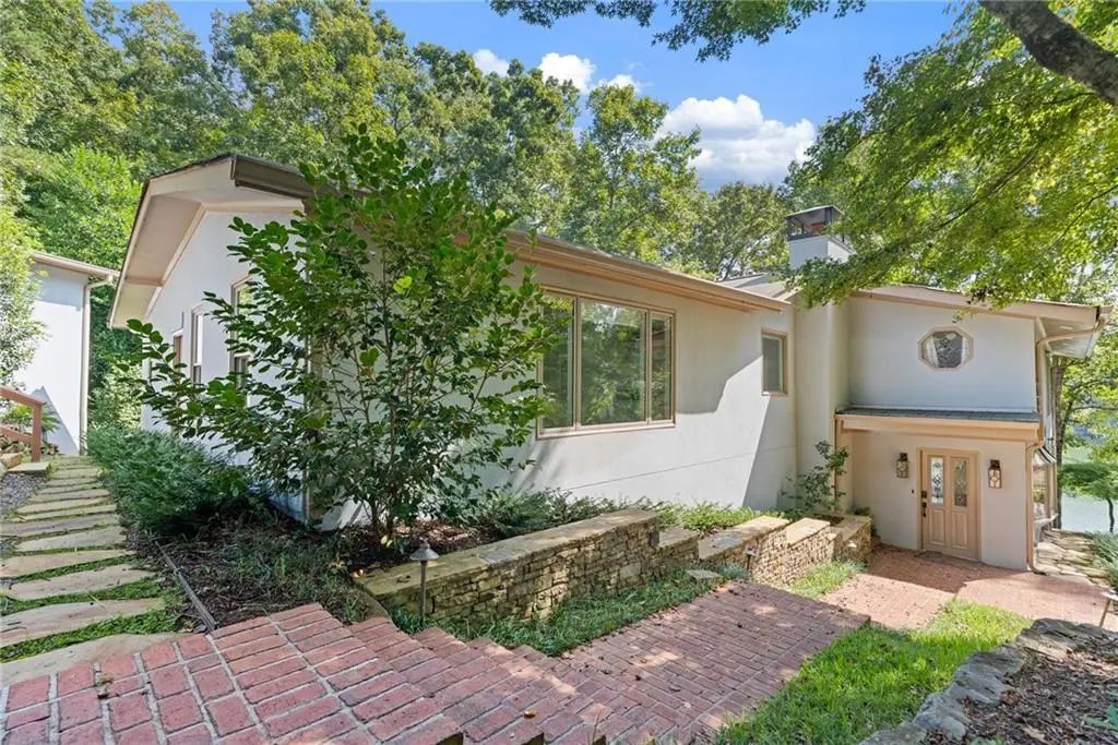 594 Hilltop Lane, Berkeley Lake