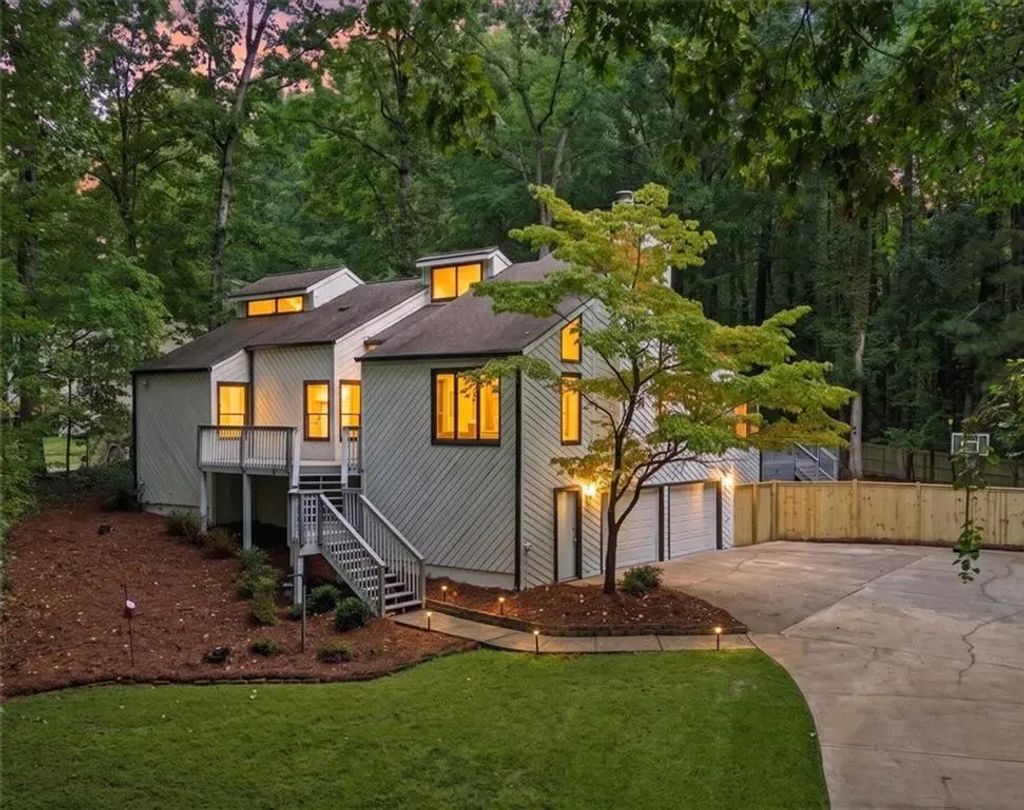 2215 Carlyle Drive, Marietta