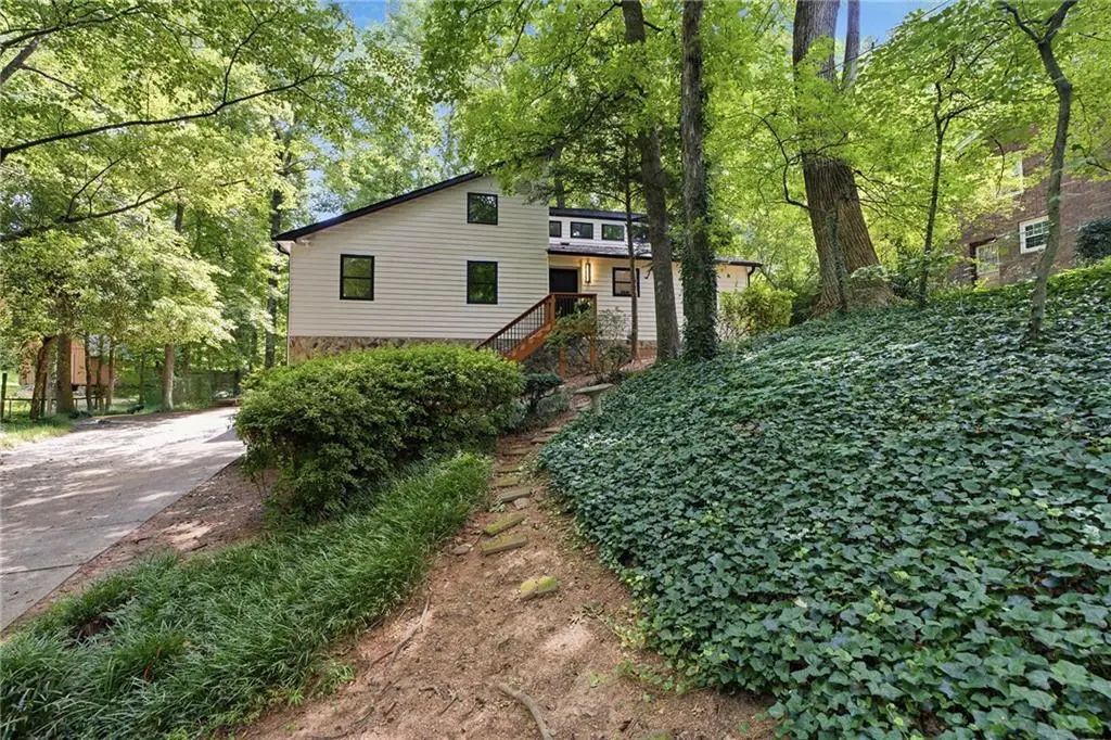 2490 Stoney Brook Lane Ne, Marietta