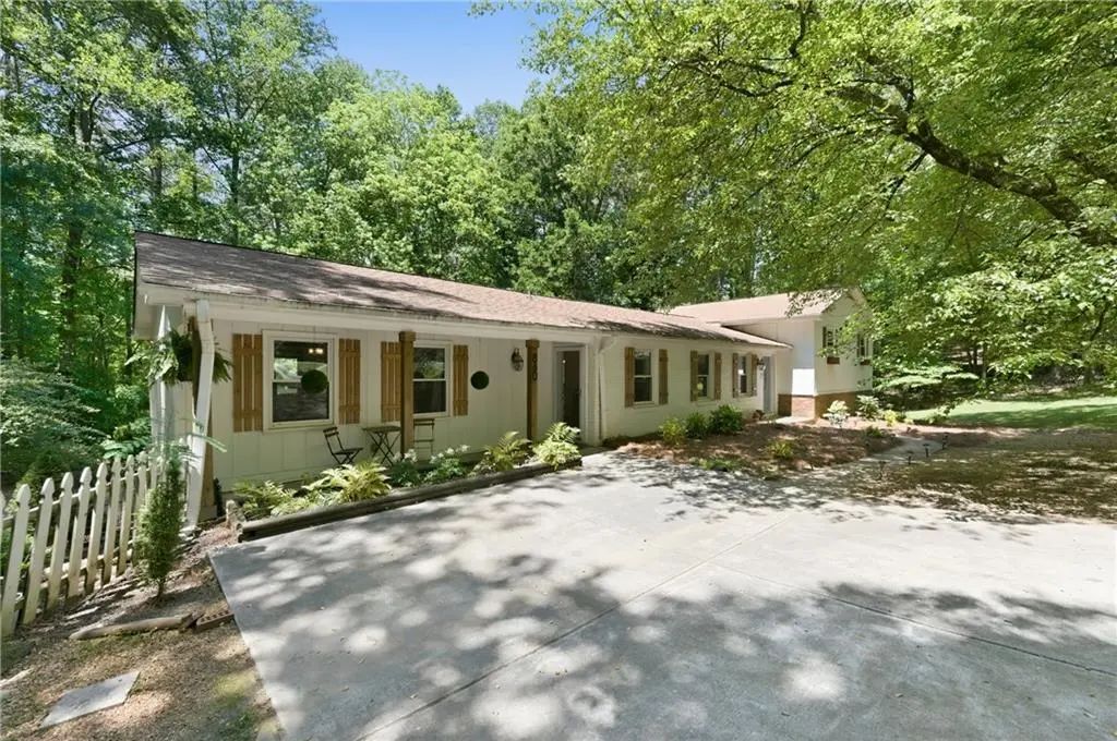 860 Oakdale Road, Canton