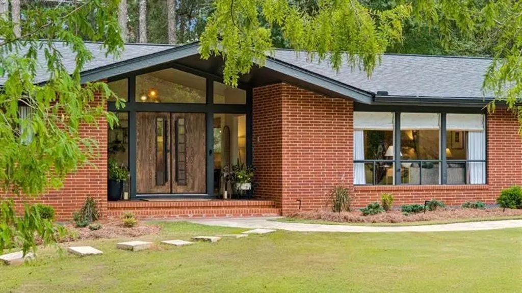 334 Luther Bailey, Senoia