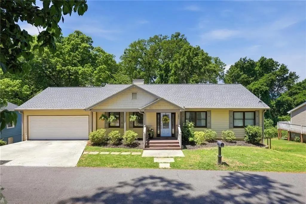 131 Holiday Street Ne, Marietta