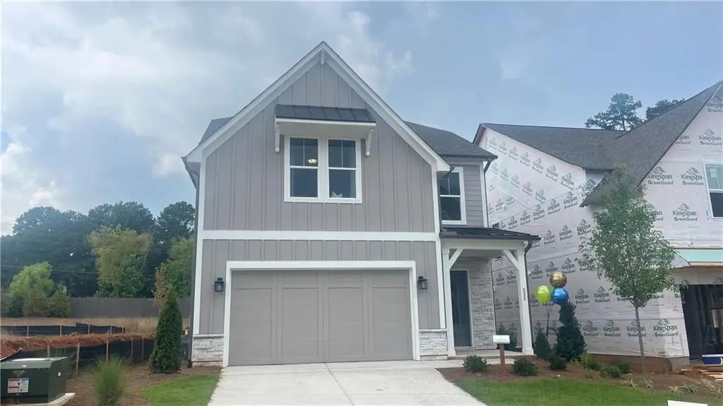 401 Edgewater Chase, Canton
