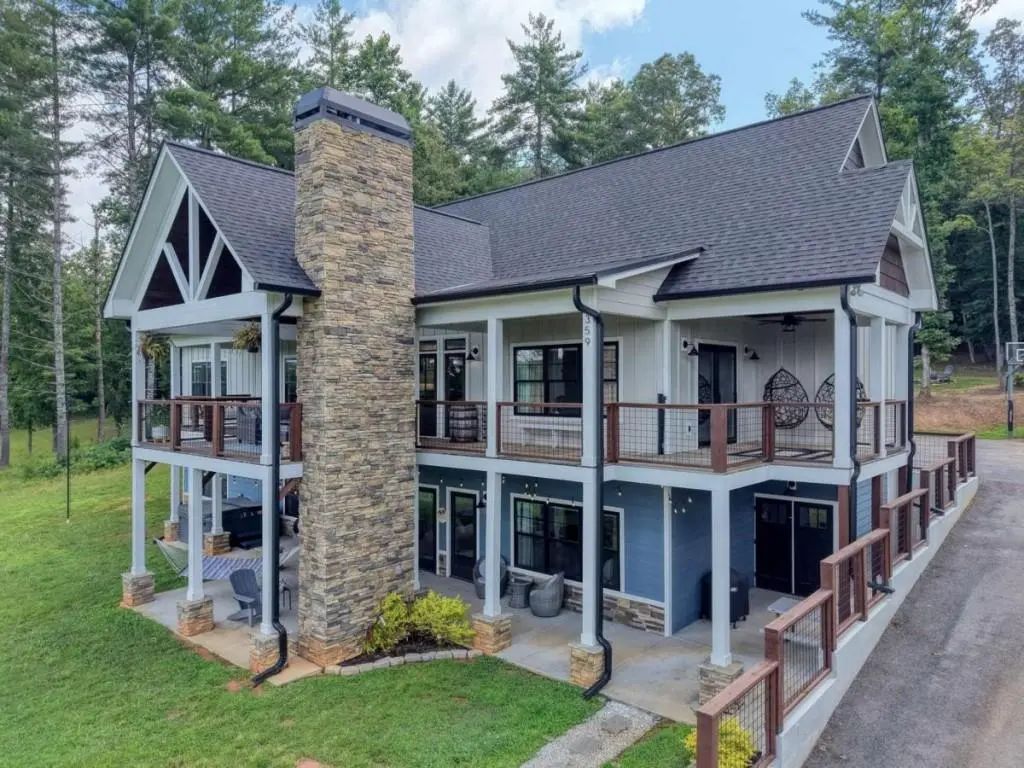 359 New Water Way, Blairsville