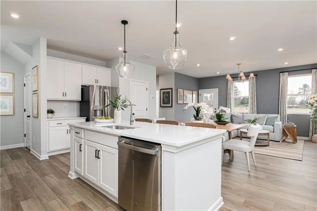 824 Leraes Way, Loganville