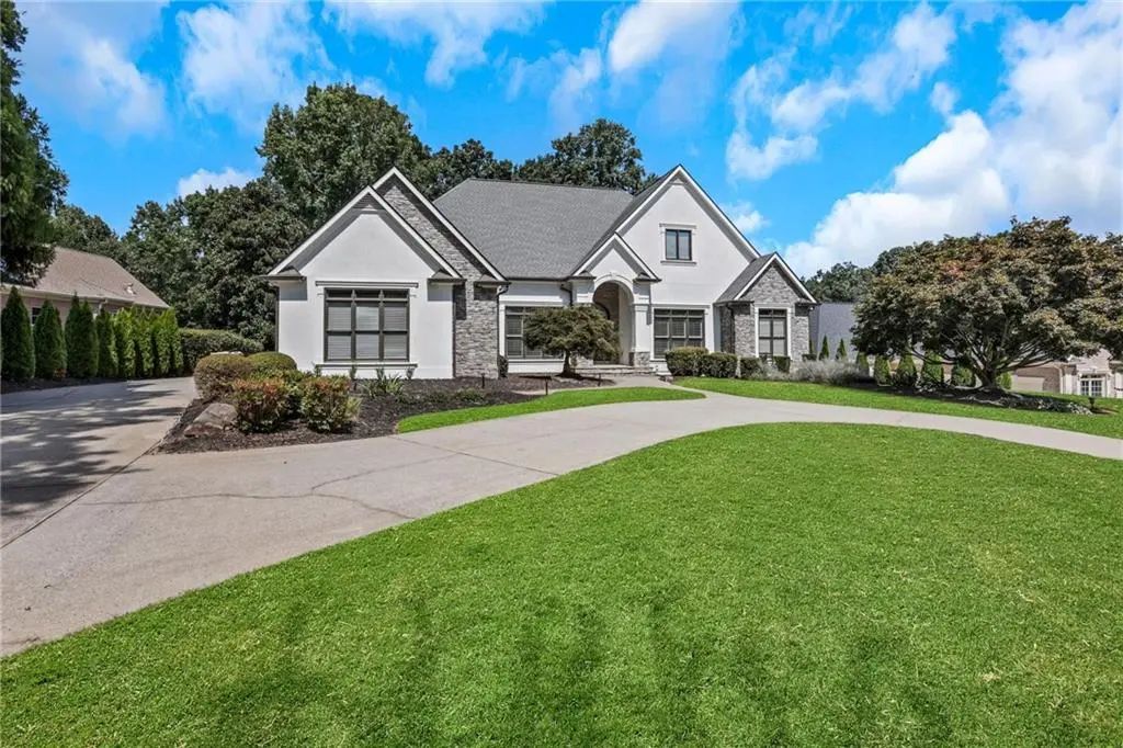 6815 Sunbriar Drive, Cumming