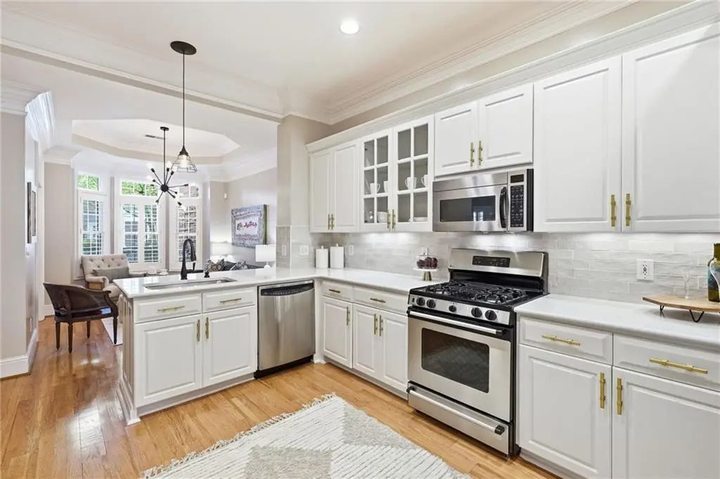 8420 Parker Place, Roswell