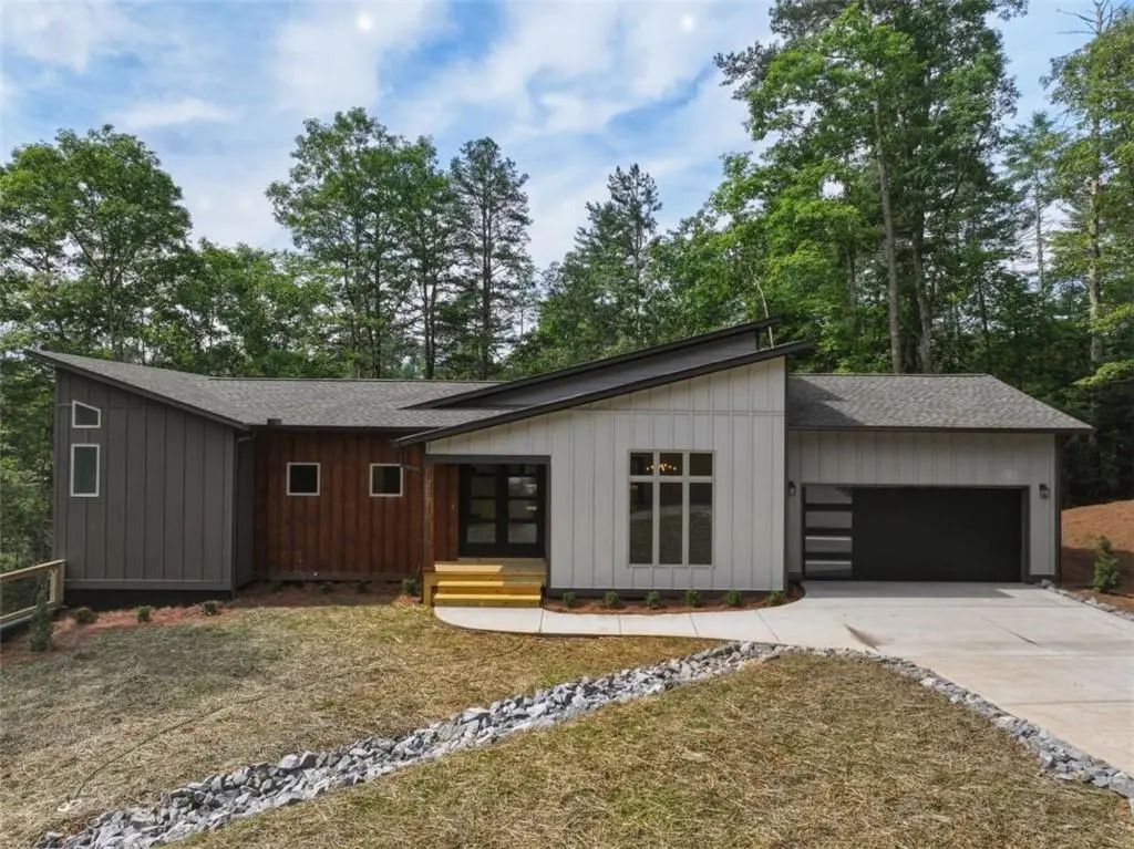 257 Gallery Court, Ellijay