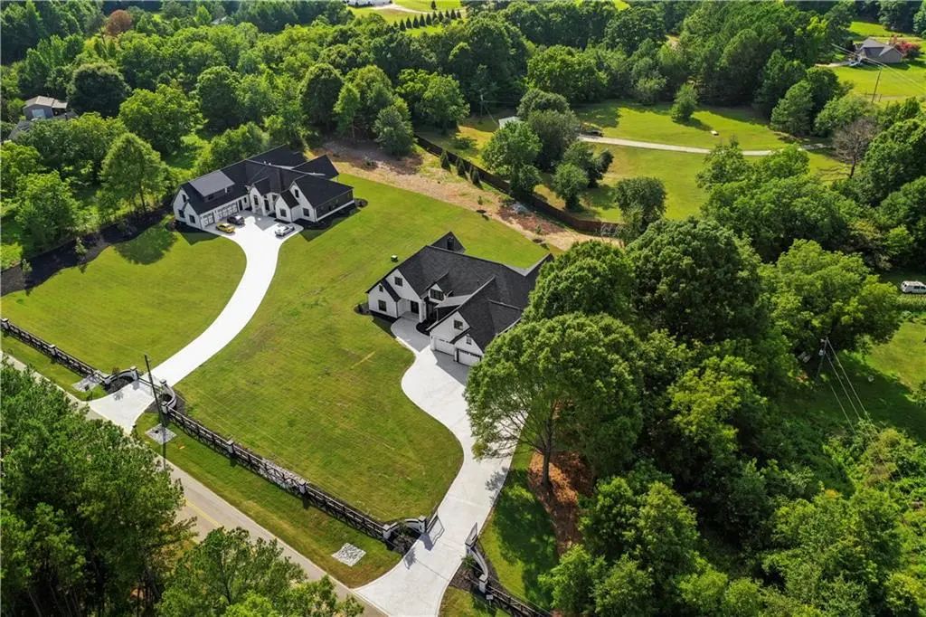 2376 Wall Road, Monroe