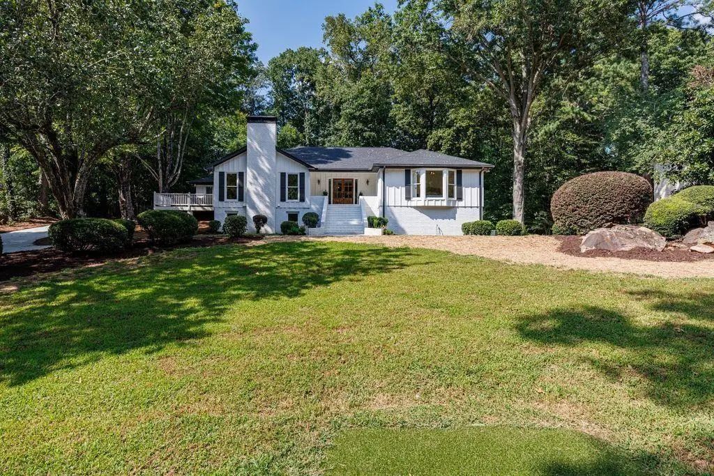 820 Oakhaven Drive, Roswell